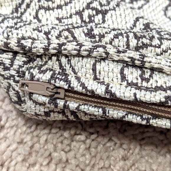 Brand New - (2) La-Z-Boy 18x18 Accent Pillow Covers Paisley Motif - Picture 7 of 14